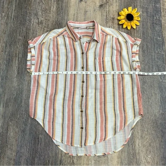So Cute Summery Button Up Top Size Large - Picture 2 of 4
